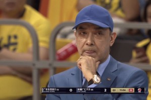  多特蒙德新帅首秀失利，球迷质疑战术调整能力  