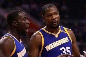 NBA勇士终场争议三分绝杀灰熊终结六连胜登顶西部引热议