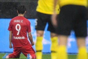 德甲多特补时争议点球绝杀拜仁终结五连胜登顶引热议