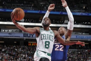 NBA凯尔特人加时争议三分绝杀雄鹿终结七连胜登顶引热议
