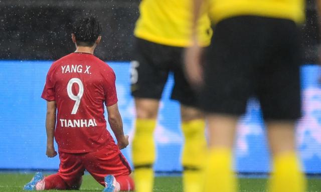 德甲多特补时争议点球绝杀拜仁终结五连胜登顶引热议